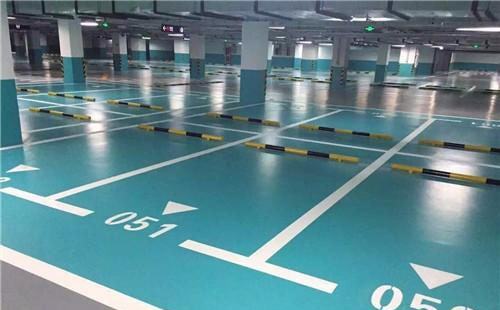 安多安多环氧地坪中涂：构筑坚固地面的关键环节